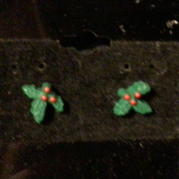 NWOT Mistletoe earrings - Picture 1 of 1